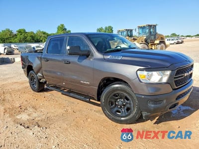 Czwarte zdjęcie samochodu z boku: 2019 RAM 1500 TRADESMAN VIN:1C6RREGT8KN541210 - miniatura