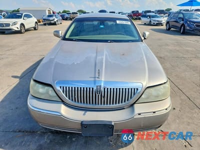 Piąte zdjęcie samochodu w środku: 2003 LINCOLN TOWN CAR SIGNATURE VIN:1LNHM82W73Y617873 - miniatura