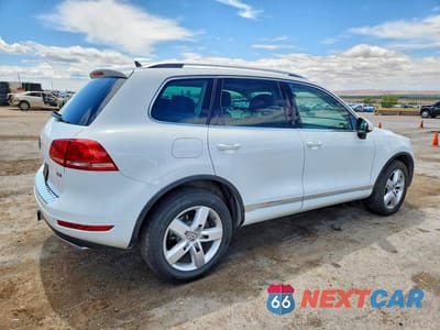 Trzecie zdjęcie samochodu z tyłu: 2014 VOLKSWAGEN TOUAREG V6 TDI VIN:WVGEP9BP2ED015093 - miniatura