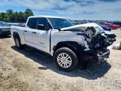 Czwarte zdjęcie samochodu z boku: 2022 TOYOTA TUNDRA SR5 VIN:5TFLA5DA5NX022178 - miniatura