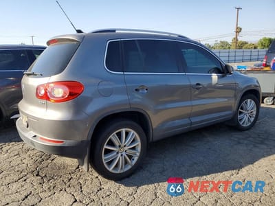 Trzecie zdjęcie samochodu z tyłu: 2011 VOLKSWAGEN TIGUAN S VIN:WVGAV7AX1BW509259 - miniatura