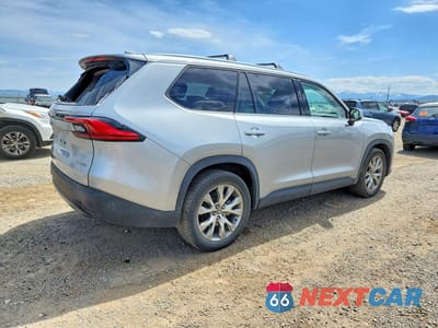 Trzecie zdjęcie samochodu z tyłu: 2024 TOYOTA GRAND HIGHLANDER LIMITED VIN:5TDAAAB51RS046690 - miniatura