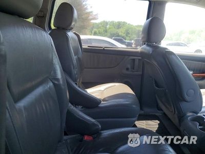Zdjęcie 11 z 13 samochodu: 2005 TOYOTA SIENNA VIN:5TDBA22C25S033465 - miniatura