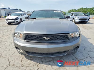 Piąte zdjęcie samochodu w środku: 2012 FORD MUSTANG VIN:1ZVBP8AM8C5285202 - miniatura