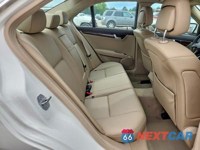 Zdjęcie 10 z 12 samochodu: 2009 MERCEDES-BENZ C 300 VIN:WDDGF54X09R050669 - miniatura
