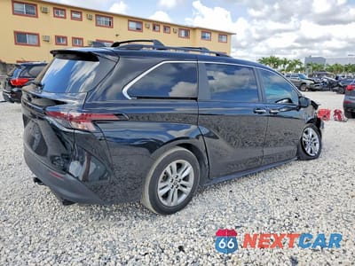 Trzecie zdjęcie samochodu z tyłu: 2023 TOYOTA SIENNA WOODLAND EDITION VIN:5TDCSKFC1PS085958 - miniatura