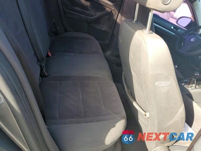 Zdjęcie 10 z 13 samochodu: 2005 VOLKSWAGEN NEW JETTA VALUE VIN:3VWPF71K35M631042 - miniatura