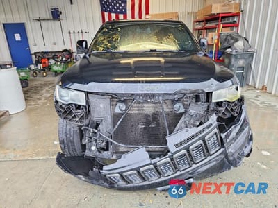 Piąte zdjęcie samochodu w środku: 2018 JEEP GRAND CHEROKEE LAREDO VIN:1C4RJFAG7JC151775 - miniatura