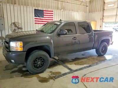 2010 CHEVROLET SILVERADO K1500 LTZ 3GCRKTE2XAG214908 - główne zdjęcie licytacji z USA - miniatura