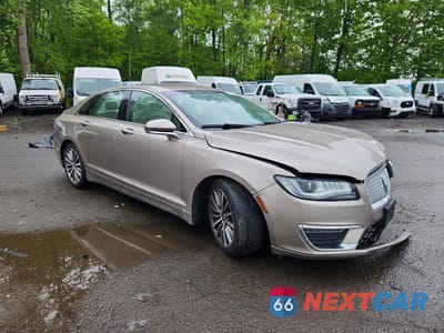Czwarte zdjęcie samochodu z boku: 2018 LINCOLN MKZ PREMIERE VIN:3LN6L5A93JR625646 - miniatura