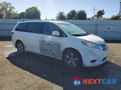 Czwarte zdjęcie samochodu z boku: 2016 TOYOTA SIENNA LE VIN:5TDKK3DC9GS714581 - miniatura
