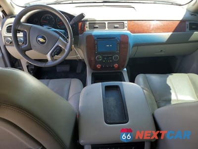 Zdjęcie 8 z 13 samochodu: 2011 CHEVROLET SUBURBAN K1500 LT VIN:1GNSKJE37BR262728 - miniatura