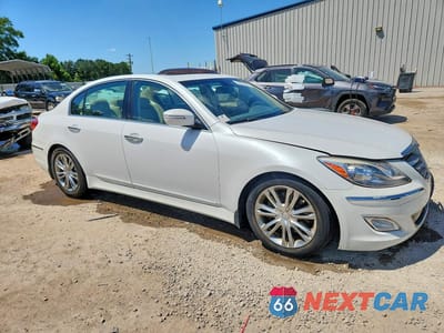 Czwarte zdjęcie samochodu z boku: 2012 HYUNDAI GENESIS 3.8L VIN:KMHGC4DD1CU211713 - miniatura
