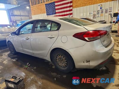Drugie zdjęcie samochodu z przodu: 2018 KIA FORTE LX VIN:3KPFK4A77JE209641 - miniatura