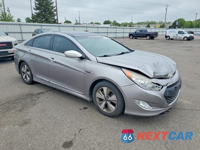 Czwarte zdjęcie samochodu z boku: 2012 HYUNDAI SONATA HYBRID VIN:KMHEC4A49CA046961 - miniatura