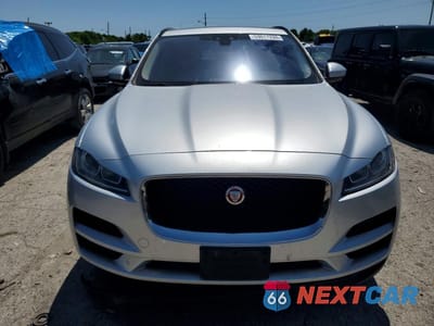 Piąte zdjęcie samochodu w środku: 2017 JAGUAR F-PACE PREMIUM VIN:SADCJ2BN3HA491513 - miniatura