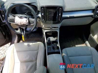 Zdjęcie 8 z 13 samochodu: 2022 VOLVO XC40 T5 MOMENTUM VIN:YV4162UK3N2744176 - miniatura