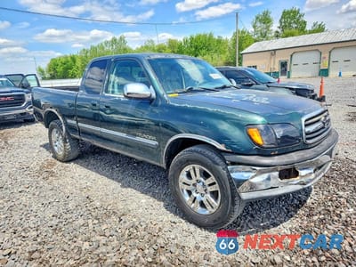 Czwarte zdjęcie samochodu z boku: 2000 TOYOTA TUNDRA SR5 VIN:5TBBT4418YS070762 - miniatura
