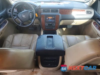 Zdjęcie 8 z 13 samochodu: 2008 CHEVROLET SUBURBAN C1500 LS VIN:1GNFC16018R206473 - miniatura