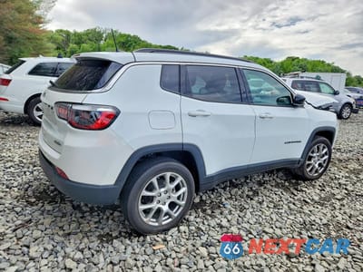 Trzecie zdjęcie samochodu z tyłu: 2022 JEEP COMPASS LATITUDE LUX VIN:3C4NJDFB6NT172465 - miniatura