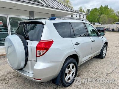 Czwarte zdjęcie samochodu z boku: 2006 TOYOTA RAV4 BASE VIN:JTMBD33V665024210 - miniatura