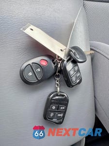 Zdjęcie 11 z 14 samochodu: 2011 TOYOTA TACOMA DOUBLE CAB VIN:3TMLU4EN8BM060850 - miniatura