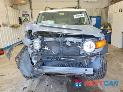 Piąte zdjęcie samochodu w środku: 2014 TOYOTA FJ CRUISER BASE VIN:JTEBU4BF3EK186792 - miniatura