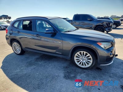 Czwarte zdjęcie samochodu z boku: 2015 BMW X1 SDRIVE28I VIN:WBAVM1C51FVW56952 - miniatura
