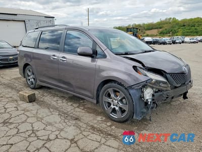 Czwarte zdjęcie samochodu z boku: 2017 TOYOTA SIENNA SE VIN:5TDXZ3DC3HS834086 - miniatura