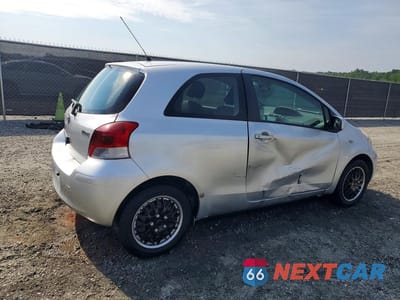 Trzecie zdjęcie samochodu z tyłu: 2010 TOYOTA YARIS BASE VIN:JTDJT4K32A5296525 - miniatura