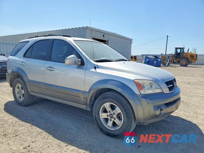 Czwarte zdjęcie samochodu z boku: 2005 KIA SORENTO LX VIN:KNDJD733955469184 - miniatura