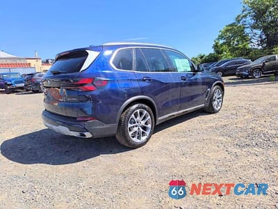 Czwarte zdjęcie samochodu z boku: 2026 BMW X5 XDRIVE50E VIN:5UX43EU0XT9407726 - miniatura
