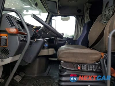 Zdjęcie 7 z 12 samochodu: 2011 VOLVO VN VNL VIN:4V4NC9EG7BN293851 - miniatura