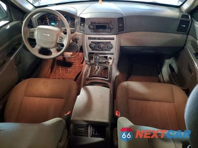 Zdjęcie 8 z 13 samochodu: 2007 JEEP GRAND CHEROKEE LAREDO VIN:1J8GR48K67C614117 - miniatura