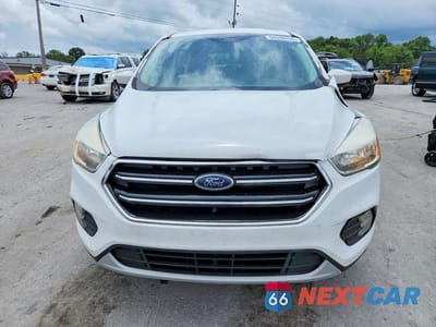 Piąte zdjęcie samochodu w środku: 2017 FORD ESCAPE SE VIN:1FMCU9GD3HUD33291 - miniatura