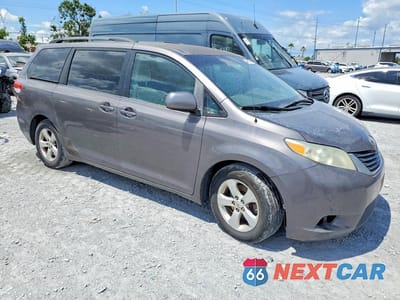 Czwarte zdjęcie samochodu z boku: 2011 TOYOTA SIENNA LE VIN:5TDKK3DC8BS133663 - miniatura