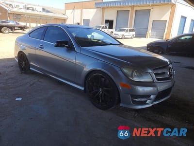 Czwarte zdjęcie samochodu z boku: 2012 MERCEDES-BENZ C 250 VIN:WDDGJ4HB8CF934908 - miniatura