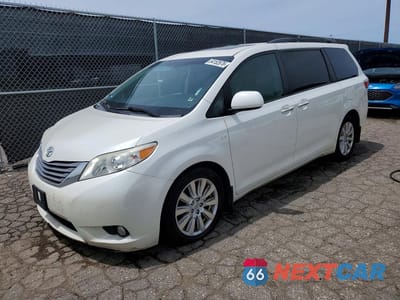 2017 TOYOTA SIENNA XLE PREMIUM 7-PASSENGER 5TDDZ3DC2HS161164 - główne zdjęcie licytacji z USA - miniatura