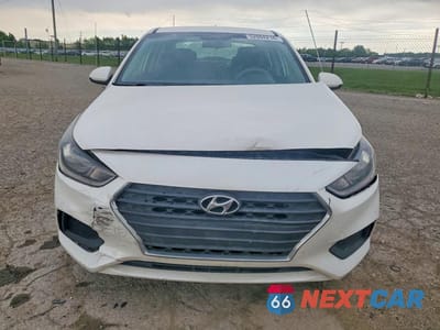 Piąte zdjęcie samochodu w środku: 2018 HYUNDAI ACCENT SE VIN:3KPC24A31JE025960 - miniatura