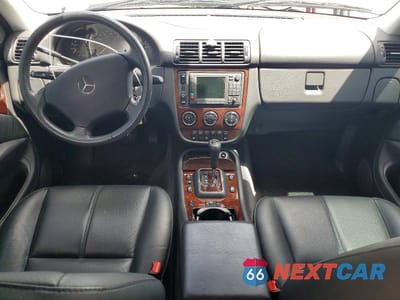 Zdjęcie 8 z 13 samochodu: 2004 MERCEDES-BENZ ML 350 VIN:4JGAB57EX4A477382 - miniatura