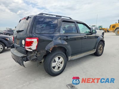 Trzecie zdjęcie samochodu z tyłu: 2010 FORD ESCAPE XLT VIN:1FMCU9DG6AKC17079 - miniatura