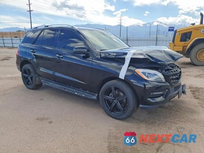 Czwarte zdjęcie samochodu z boku: 2015 MERCEDES-BENZ ML 250 BLUETEC VIN:4JGDA0EB7FA473420 - miniatura