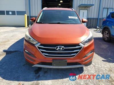 Piąte zdjęcie samochodu w środku: 2017 HYUNDAI TUCSON SPORT VIN:KM8J3CA25HU366212 - miniatura