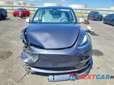 Piąte zdjęcie samochodu w środku: 2024 TESLA MODEL Y VIN:7SAYGDEE0RF005209 - miniatura