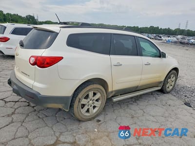 Trzecie zdjęcie samochodu z tyłu: 2011 CHEVROLET TRAVERSE LT VIN:1GNKRJED2BJ217182 - miniatura