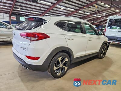 Trzecie zdjęcie samochodu z tyłu: 2016 HYUNDAI TUCSON SPORT VIN:KM8J3CA21GU052040 - miniatura