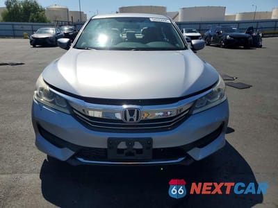 Piąte zdjęcie samochodu w środku: 2017 HONDA ACCORD LX VIN:1HGCR2F34HA029265 - miniatura