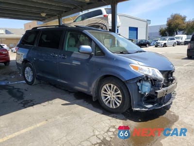 Czwarte zdjęcie samochodu z boku: 2016 TOYOTA SIENNA XLE 8-PASSENGER VIN:5TDYK3DCXGS762052 - miniatura