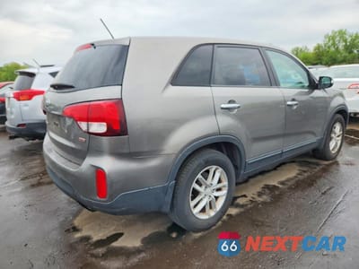 Trzecie zdjęcie samochodu z tyłu: 2015 KIA SORENTO LX VIN:5XYKT3A64FG607123 - miniatura