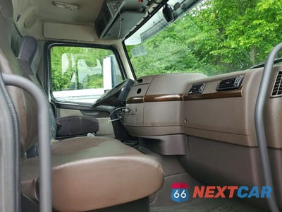 Zdjęcie 6 z 10 samochodu: 2018 VOLVO VNL SEMI TRUCK VIN:4V4N39TG6JN892595 - miniatura